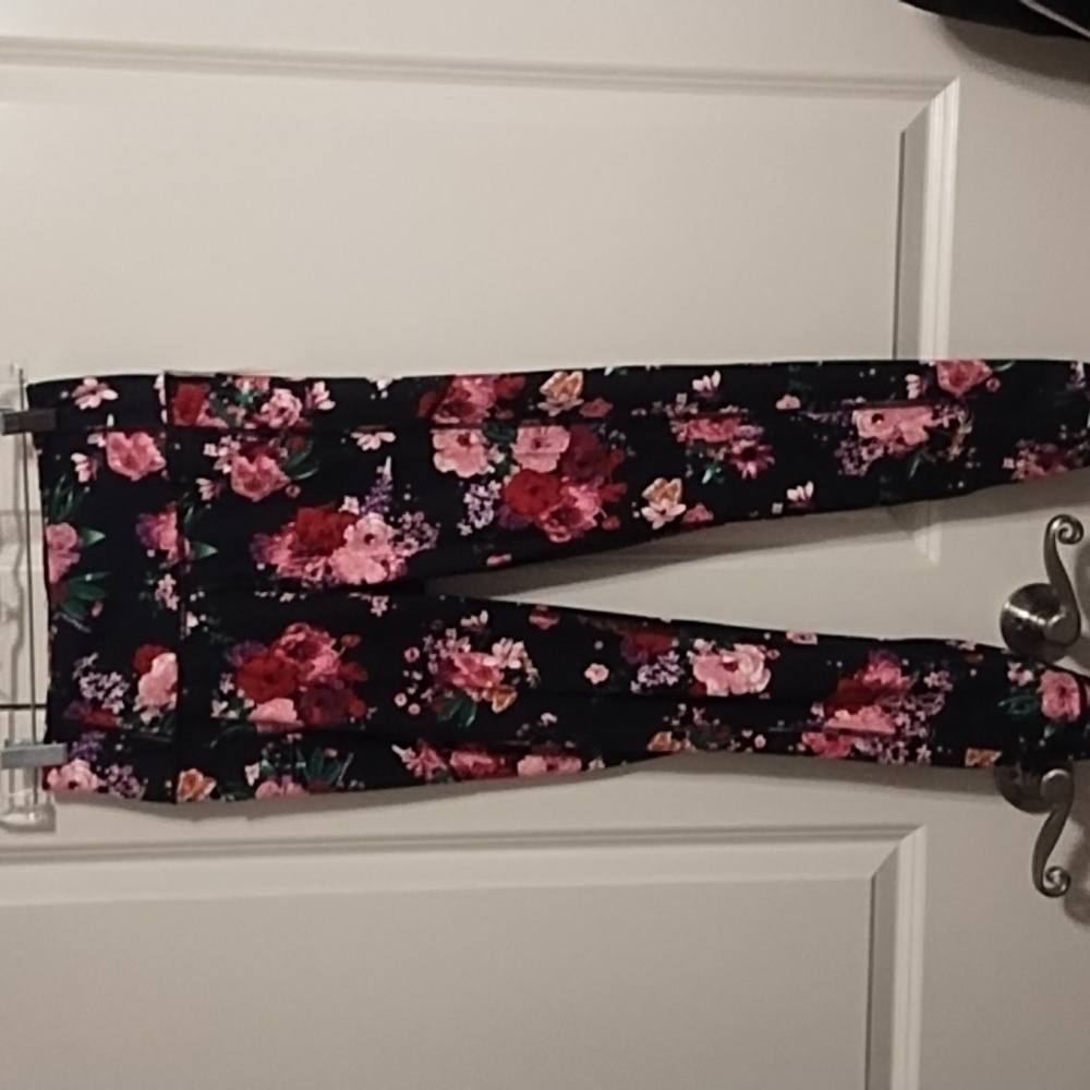 Victoria Secrets Flower Leggings